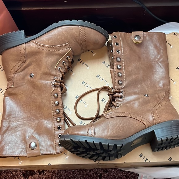 Brown boots - Picture 4 of 8